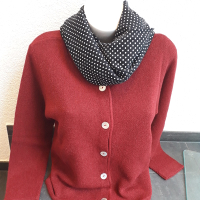 100% Baby Alpaka ,links gestrickt ,super warm !!!  